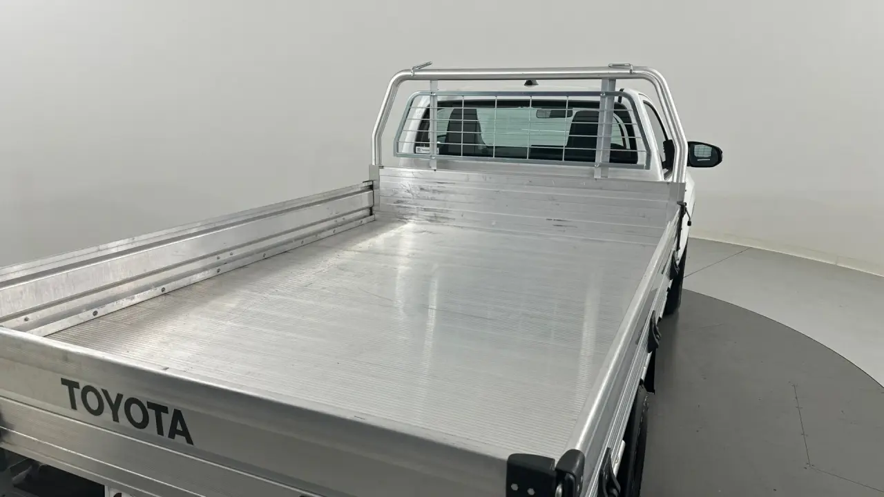 2025 Toyota Hilux Gallery Image 15