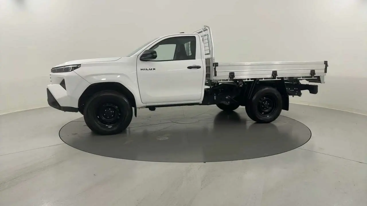 2025 Toyota Hilux Gallery Image 2