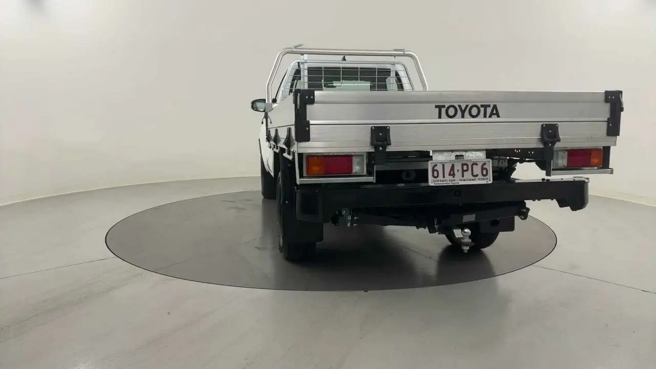 2025 Toyota Hilux Gallery Image 4