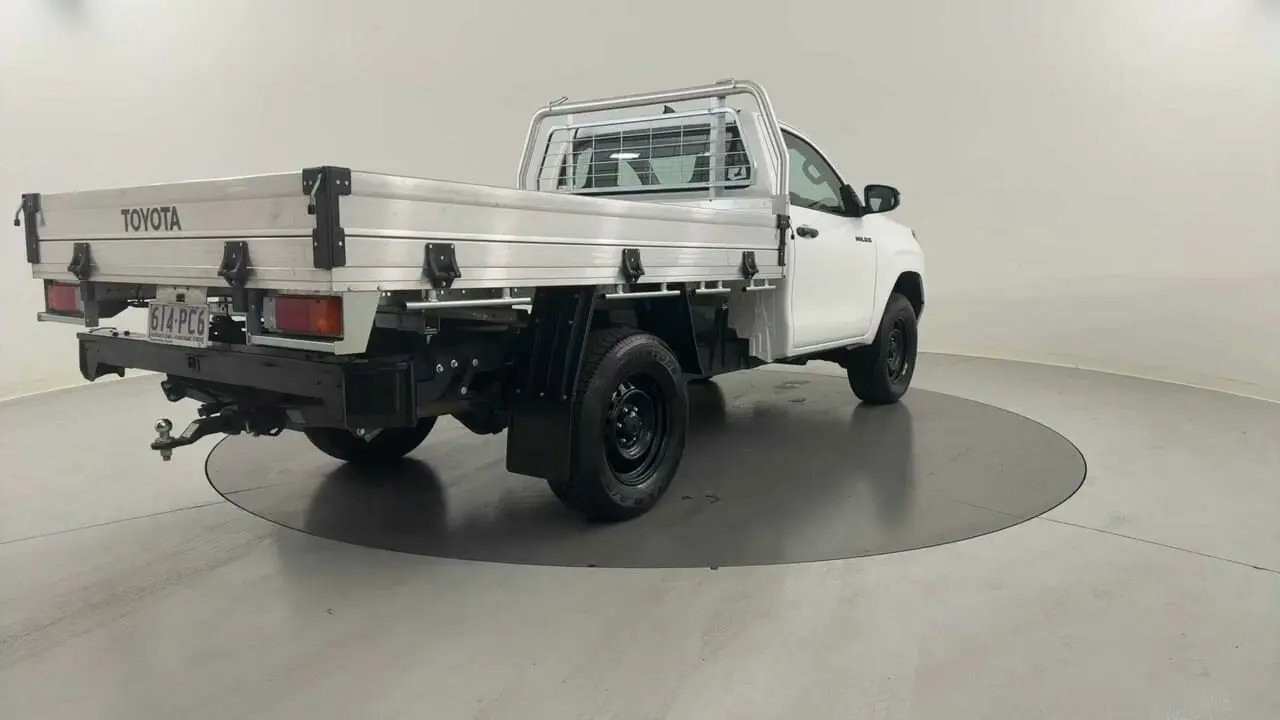 2025 Toyota Hilux Gallery Image 5