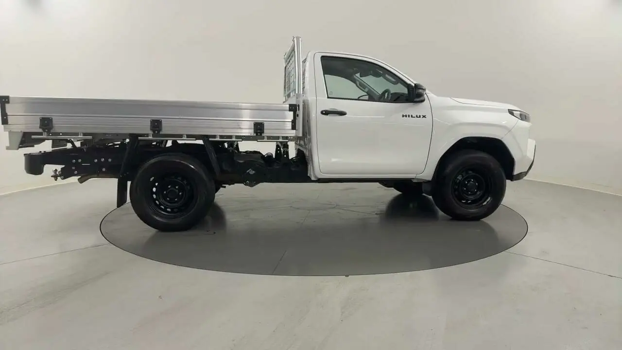 2025 Toyota Hilux Gallery Image 6