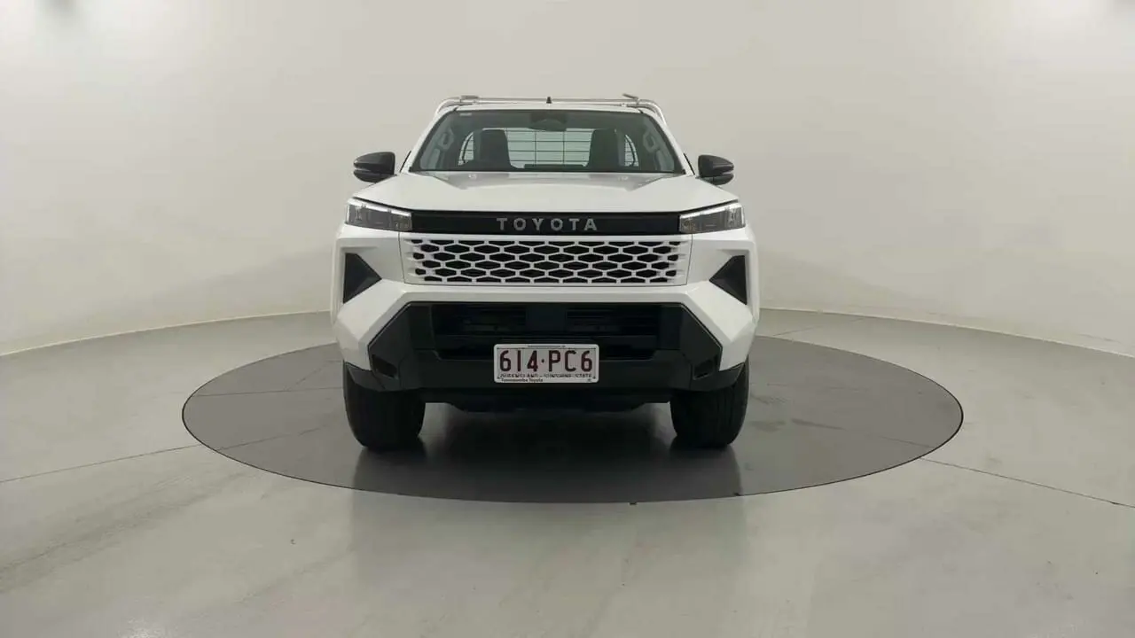 2025 Toyota Hilux Gallery Image 8