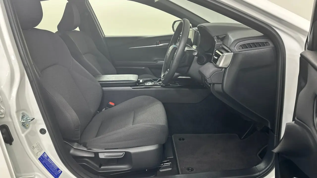 2025 Toyota Camry Gallery Image 10