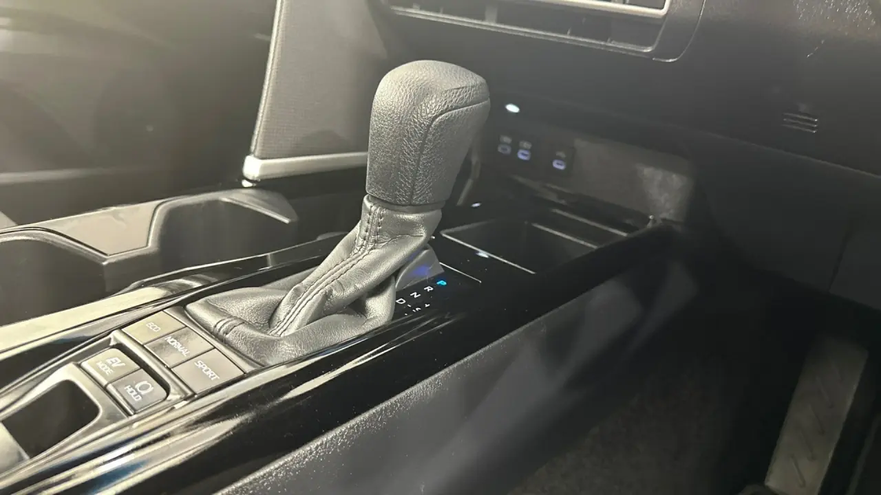 2025 Toyota Camry Gallery Image 16