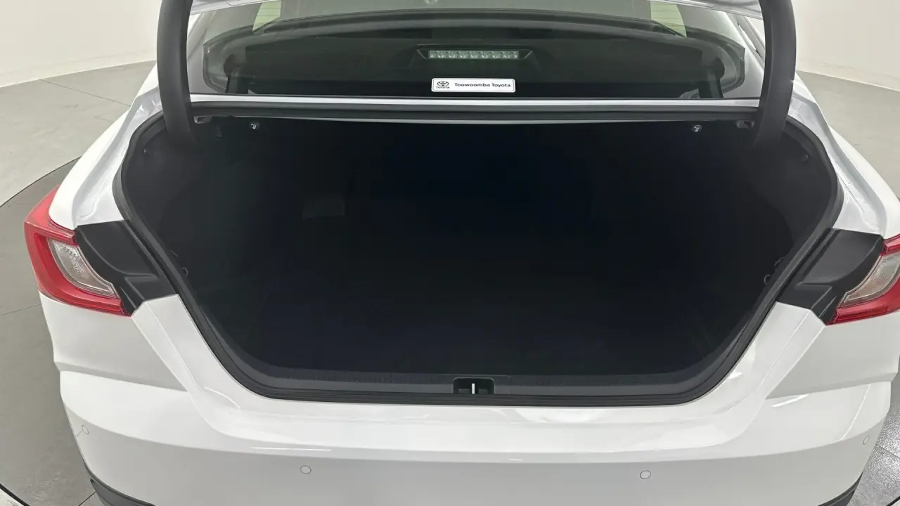 2025 Toyota Camry Gallery Image 17