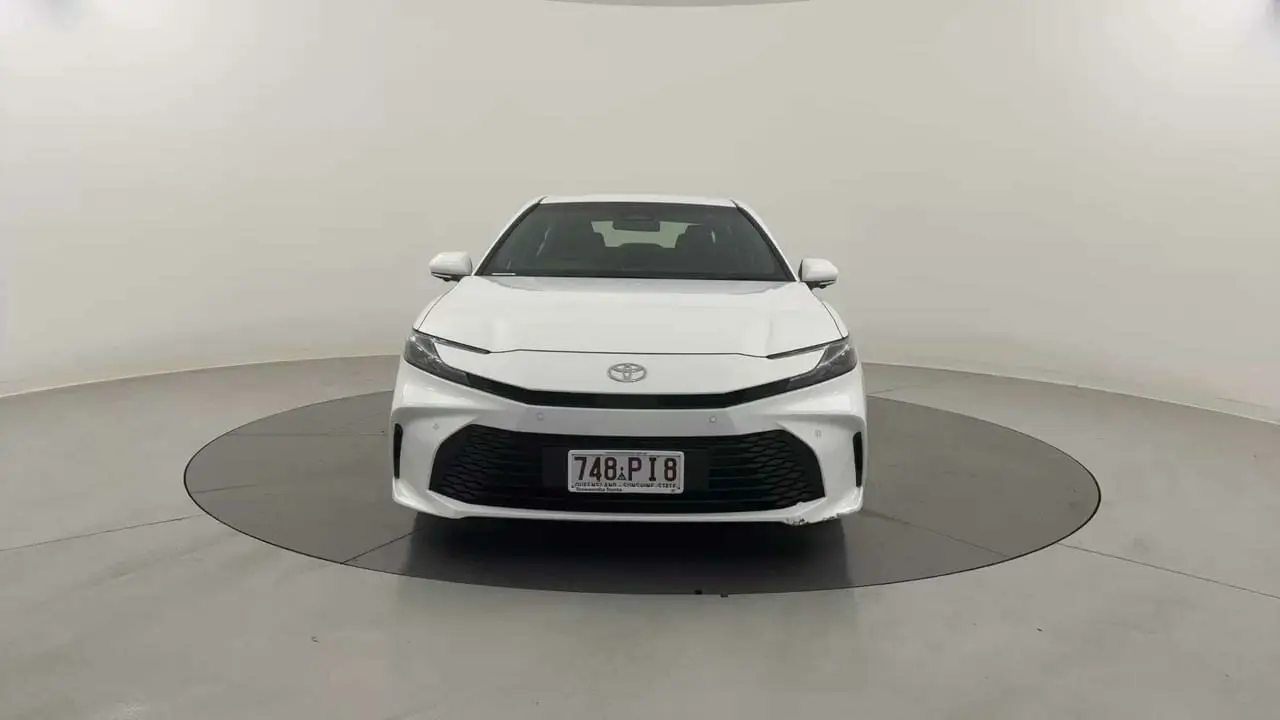 2025 Toyota Camry Gallery Image 2