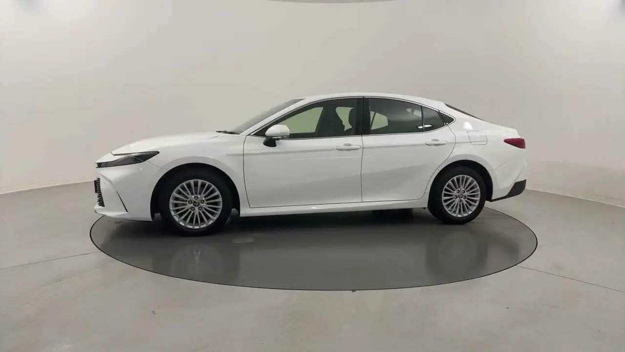 2025 Toyota Camry Gallery Image 3