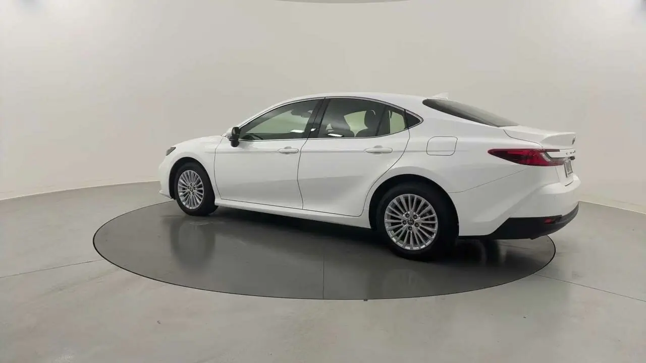 2025 Toyota Camry Gallery Image 4