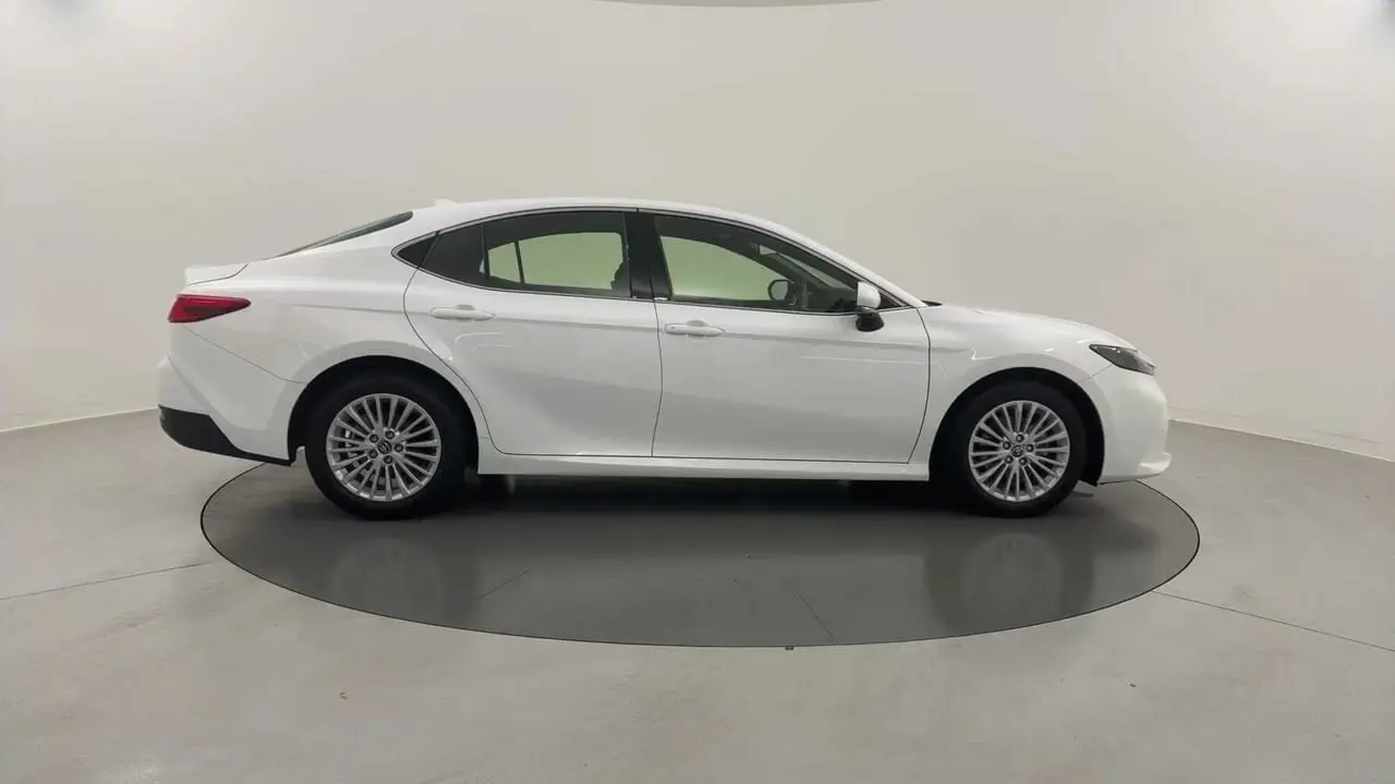 2025 Toyota Camry Gallery Image 7