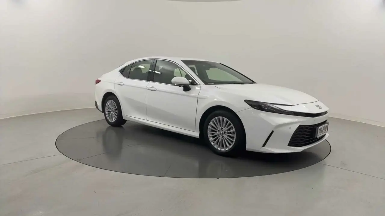 2025 Toyota Camry Gallery Image 8