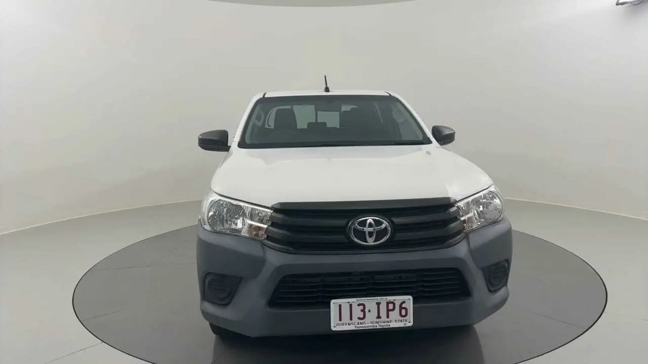 2018 Toyota Hilux Image 2