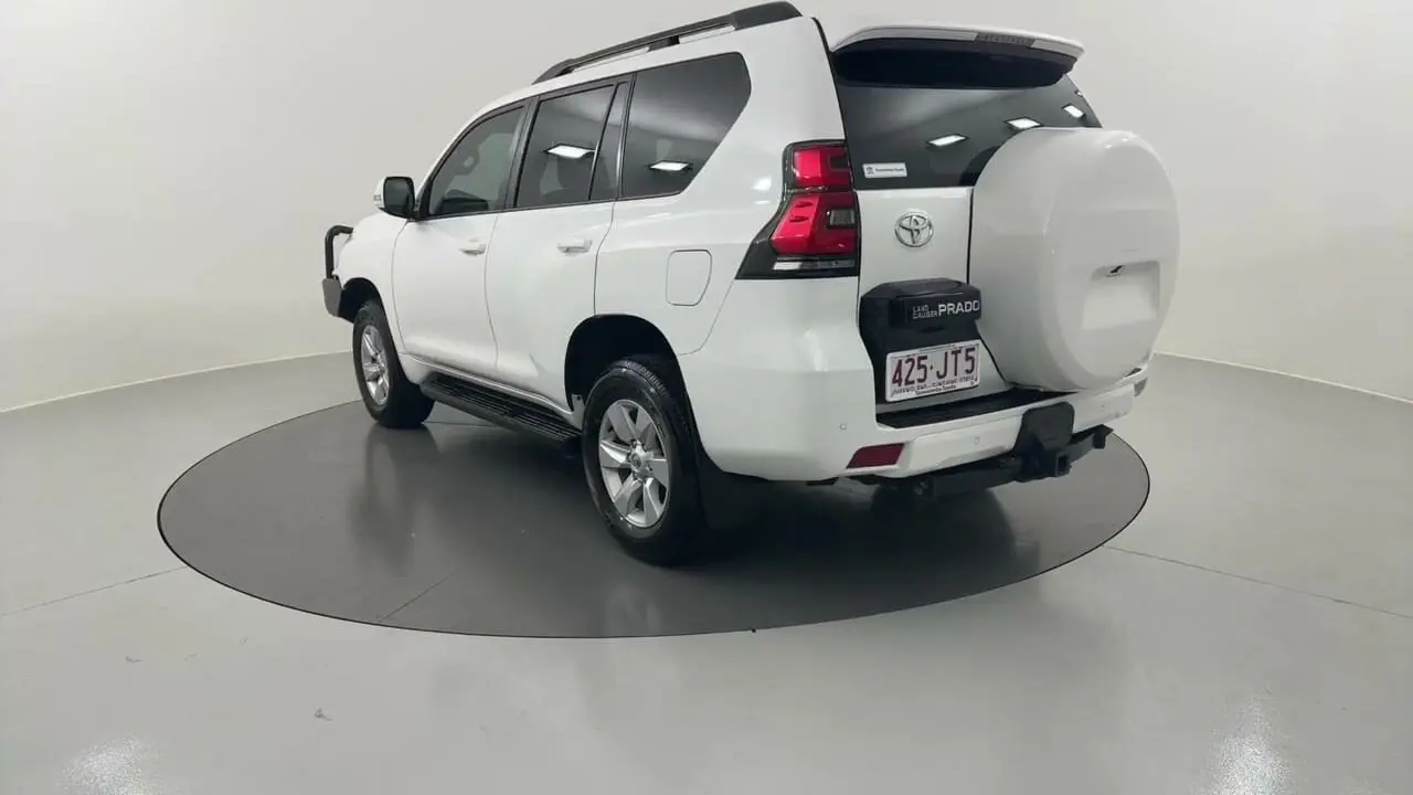 2019 Toyota Landcruiser Prado Image 3