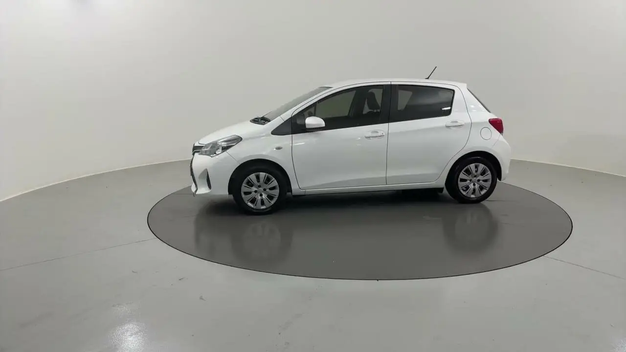 2016 Toyota Yaris Image 2