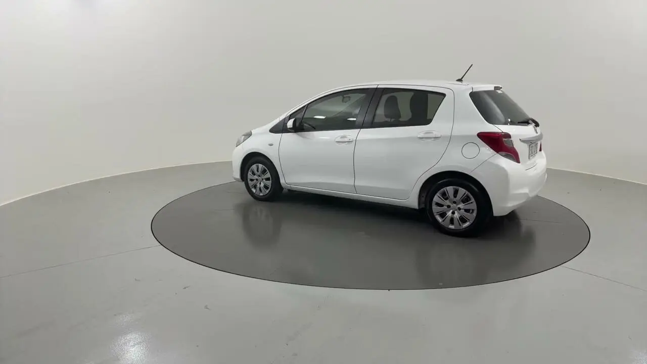 2016 Toyota Yaris Image 3