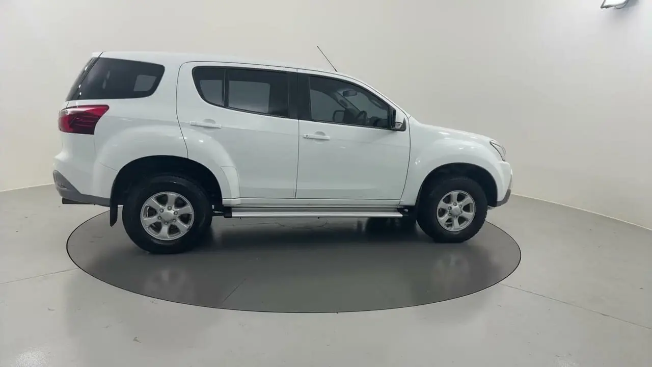 2018 Isuzu MU-X Image 6