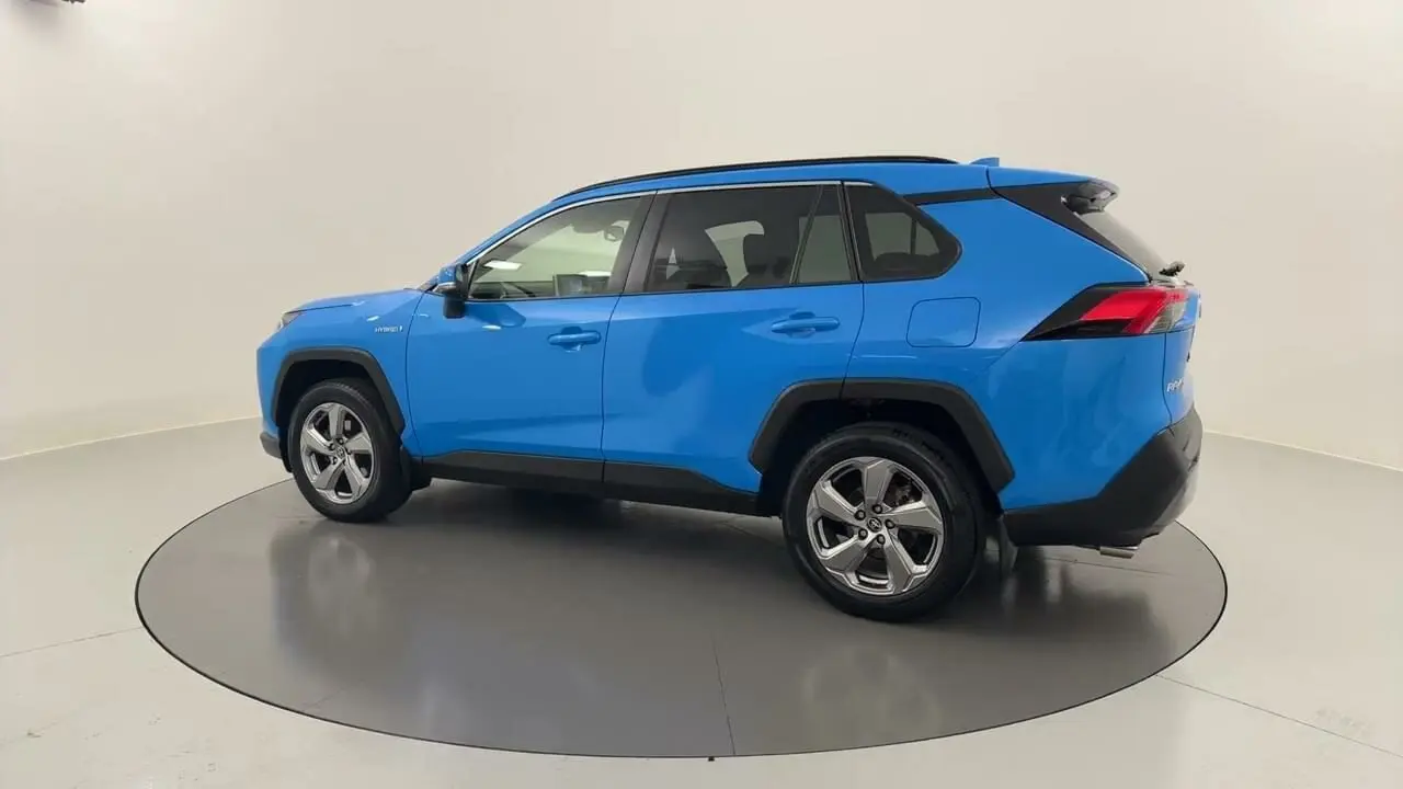 2021 Toyota RAV4 Image 3