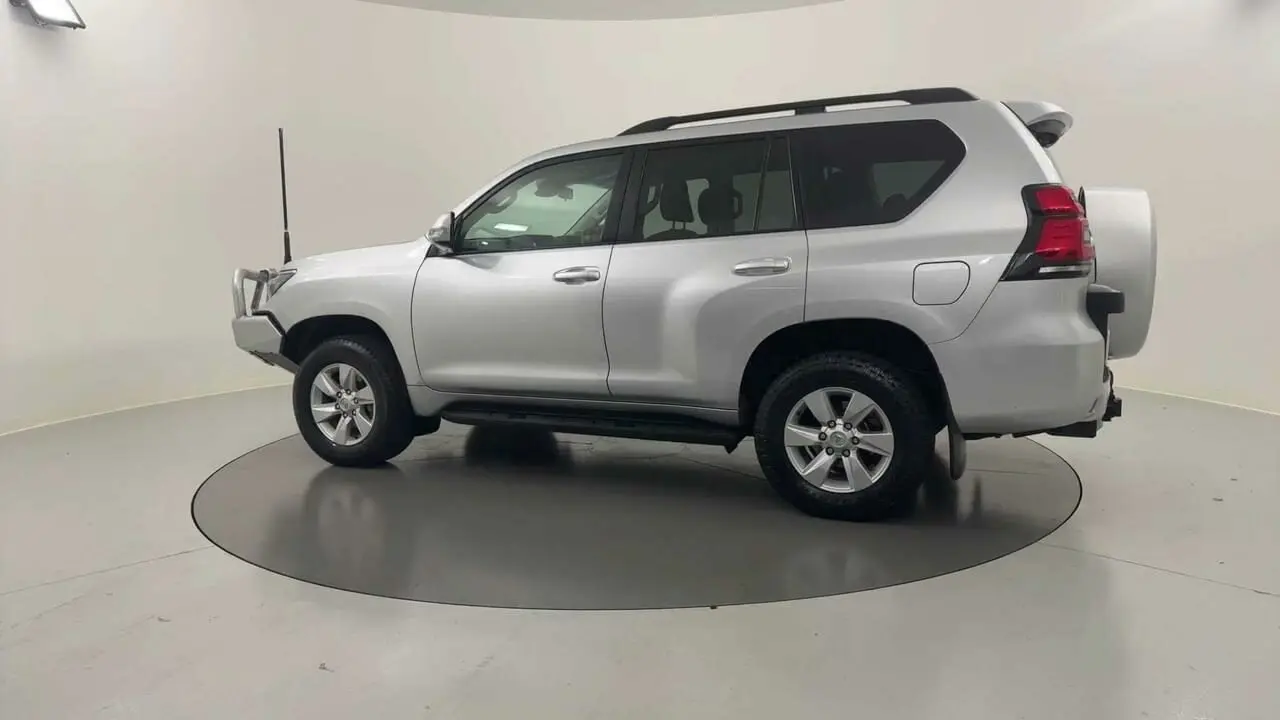 2020 Toyota Landcruiser Prado Image 3