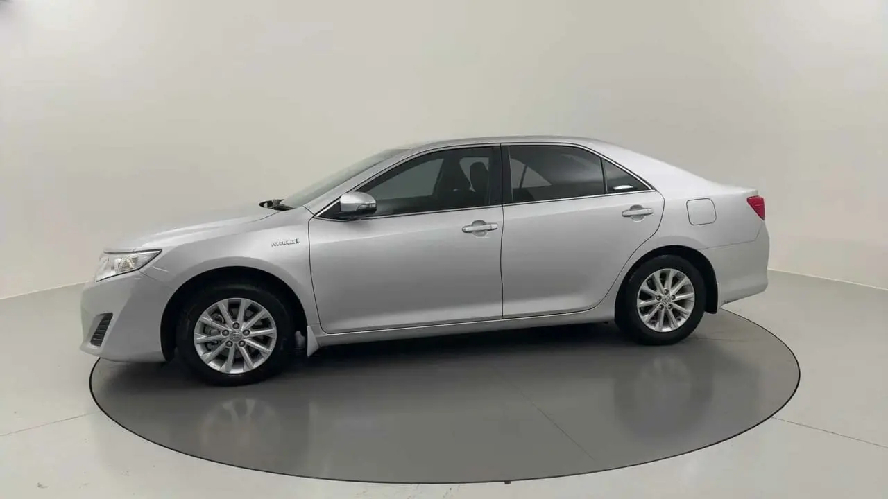 2013 Toyota Camry Image 2