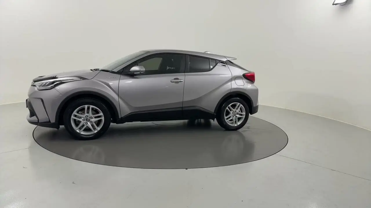 2020 Toyota C-HR Image 2