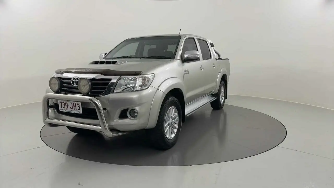 2013 Toyota Hilux Image 1