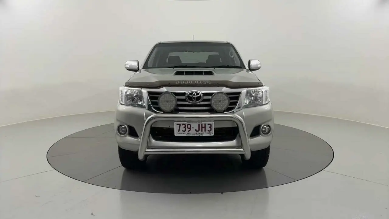 2013 Toyota Hilux Image 2