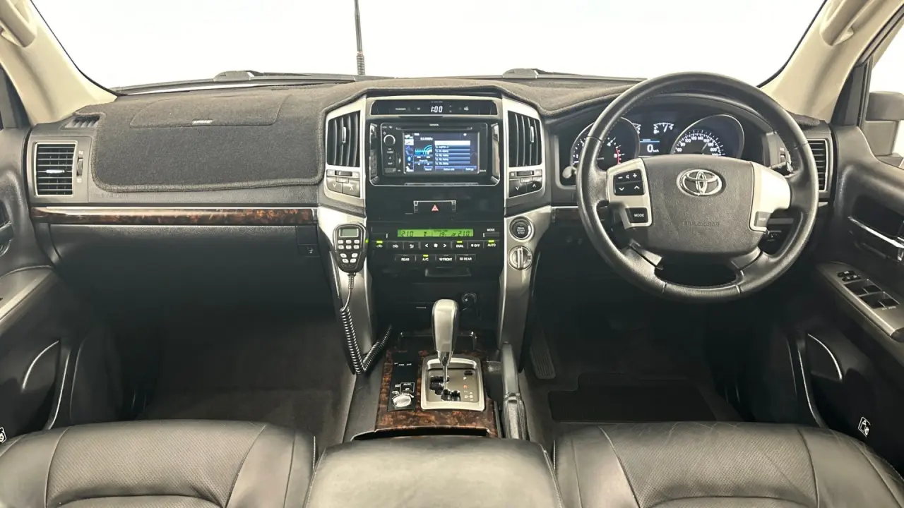 2014 Toyota Landcruiser Image 10