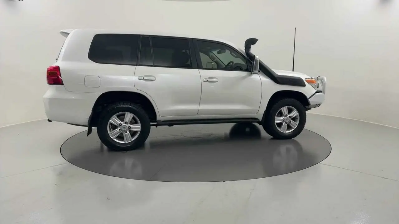 2014 Toyota Landcruiser Image 6