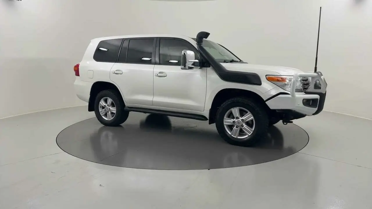 2014 Toyota Landcruiser Image 7