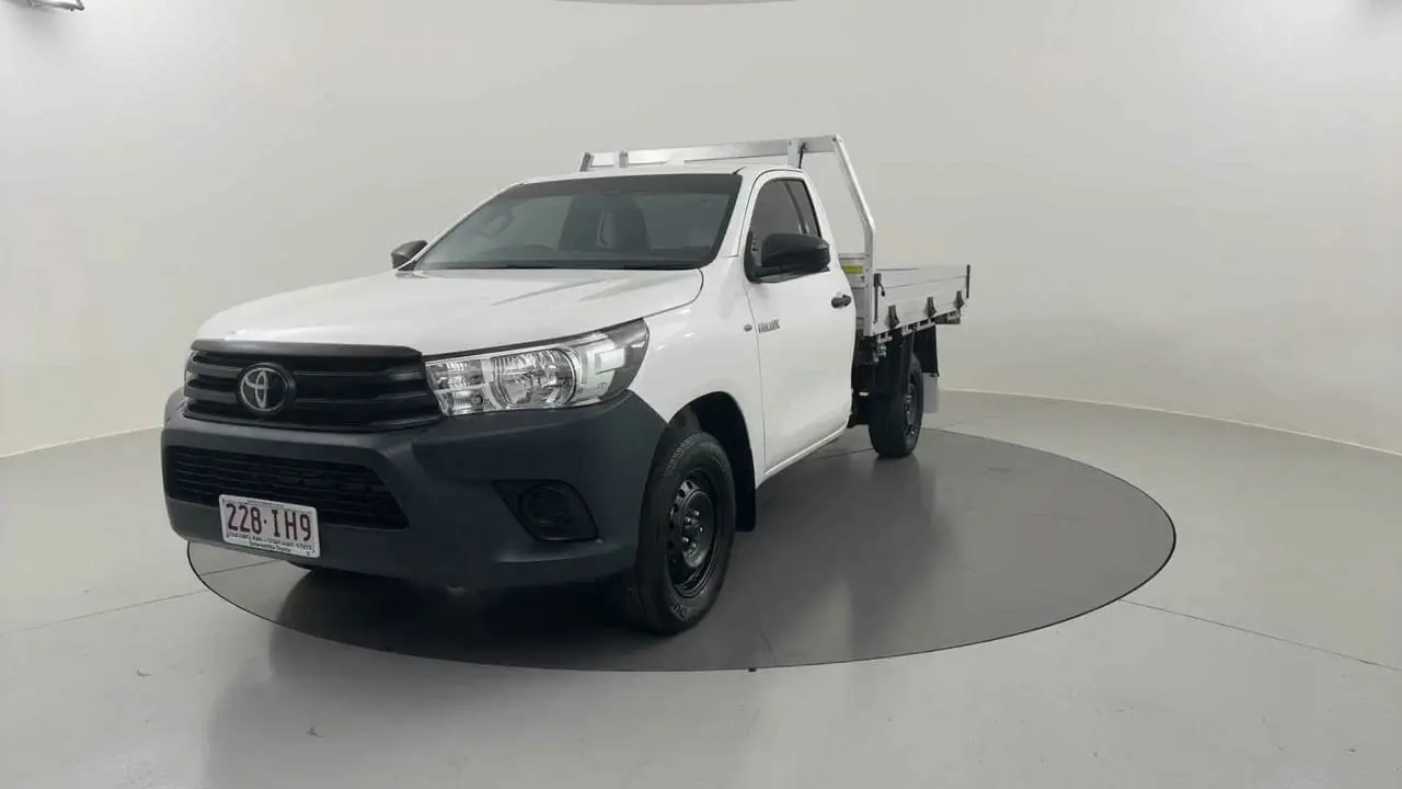 2023 Toyota Hilux Image 1