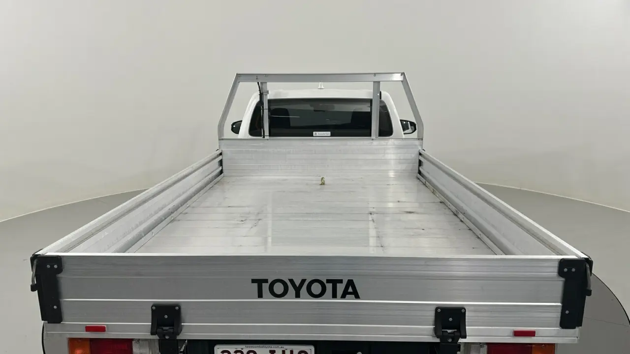 2023 Toyota Hilux Image 9