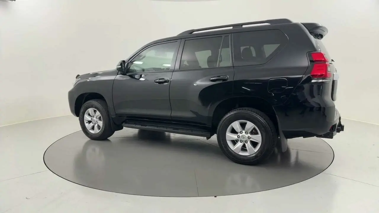 2020 Toyota Landcruiser Prado Image 3