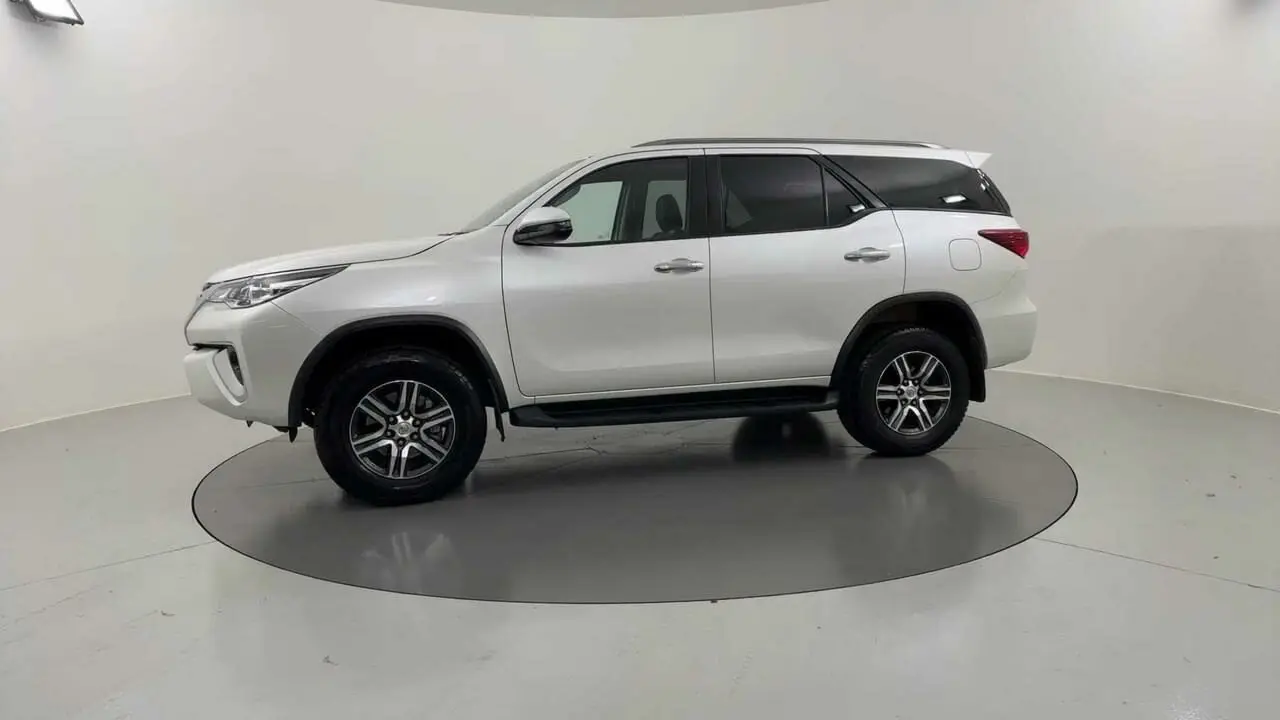 2019 Toyota Fortuner Image 2