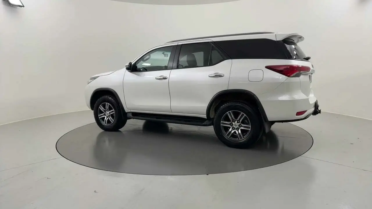 2019 Toyota Fortuner Image 3