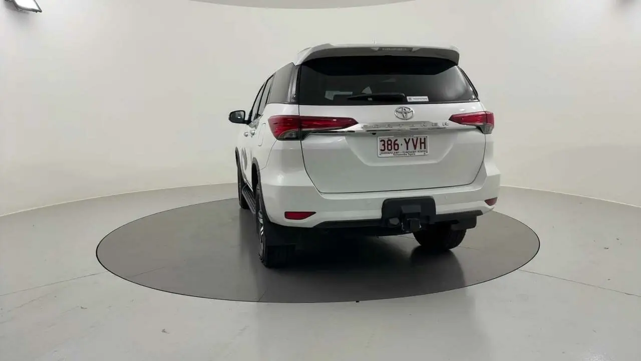 2019 Toyota Fortuner Image 4