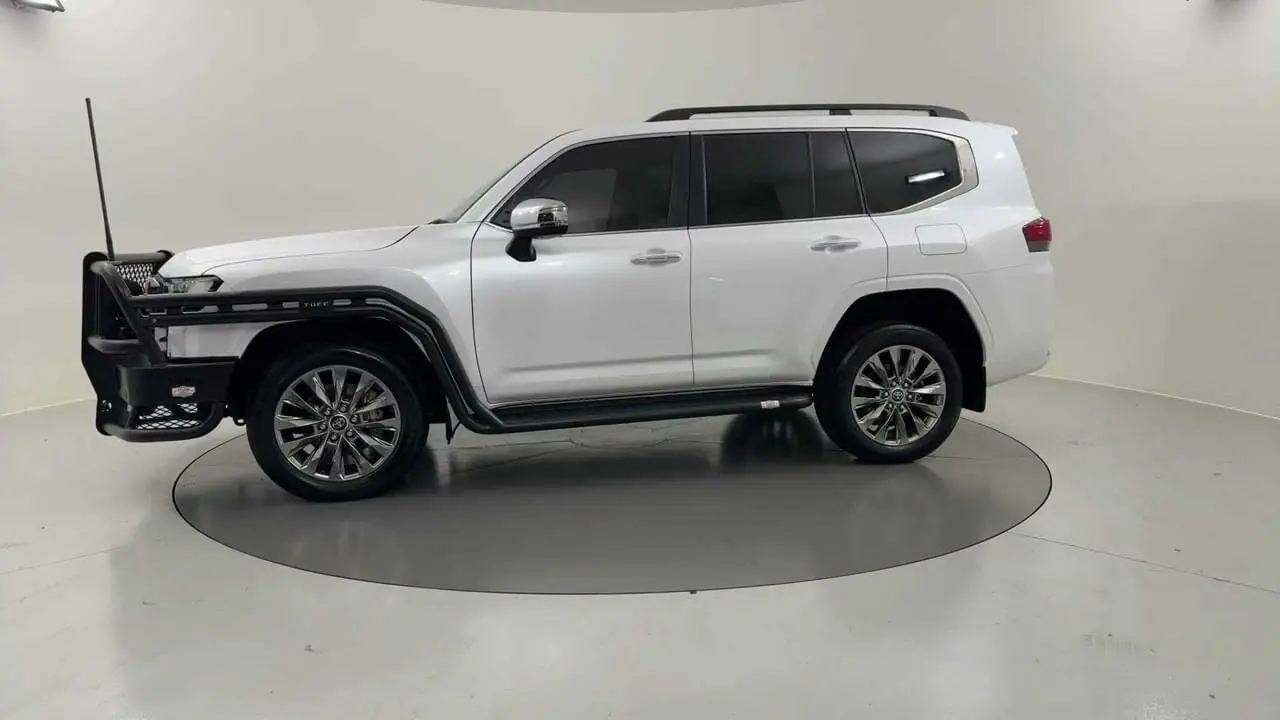 2023 Toyota Landcruiser Gallery Image 3