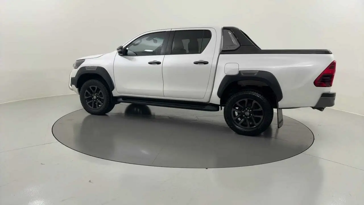 2022 Toyota Hilux Image 3