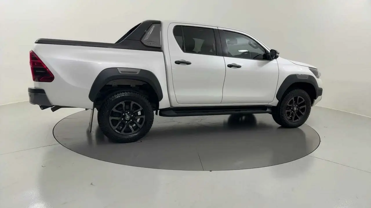 2022 Toyota Hilux Image 6