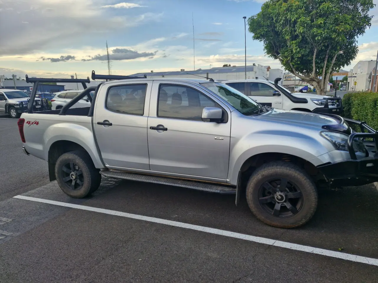 2015 Isuzu D-MAX Image 1