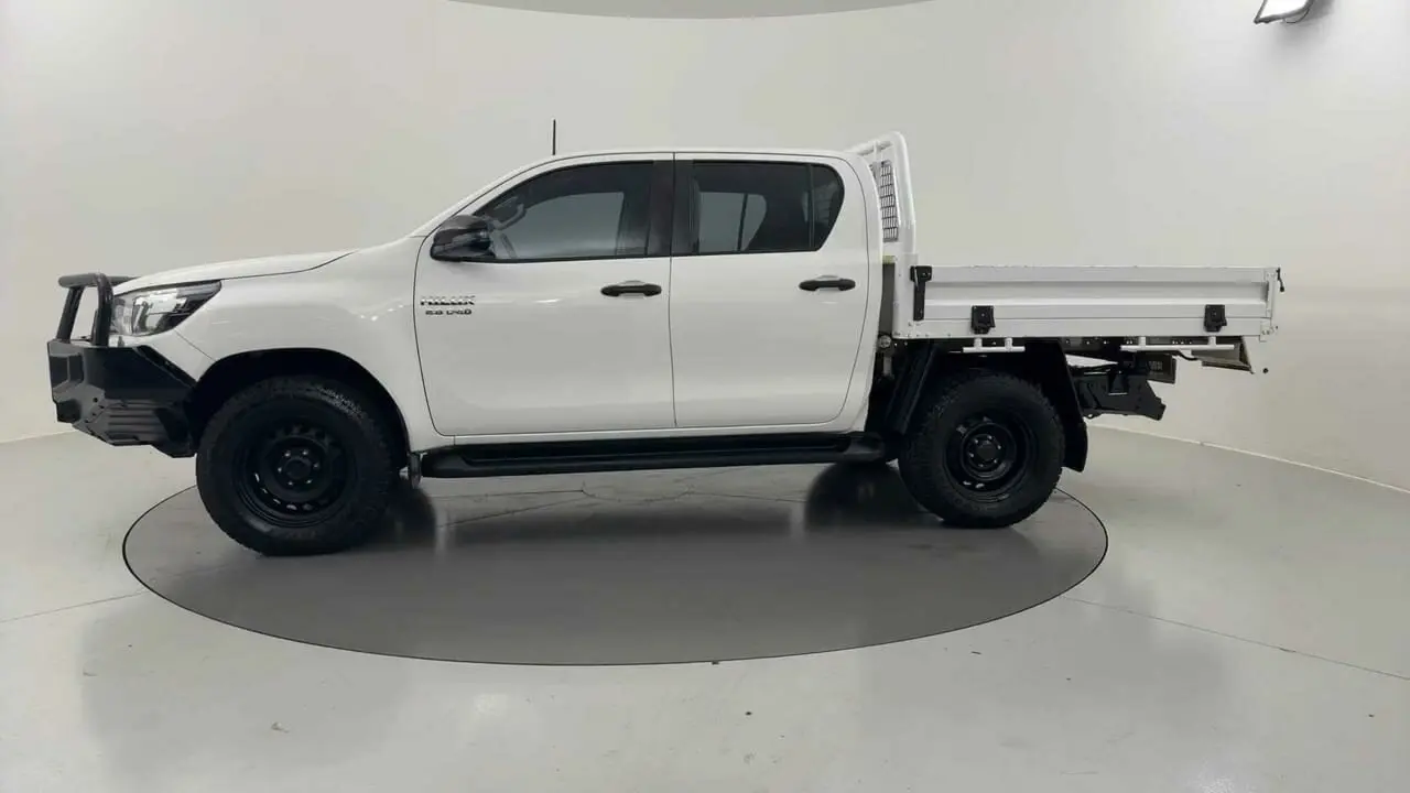 2020 Toyota Hilux Image 2