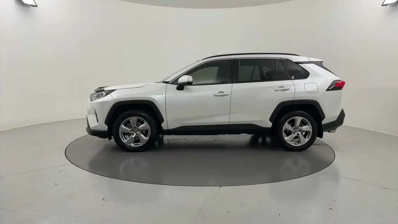 2020 Toyota RAV4 Image 2