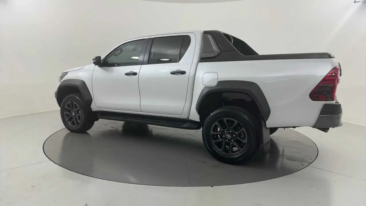 2023 Toyota Hilux Image 3