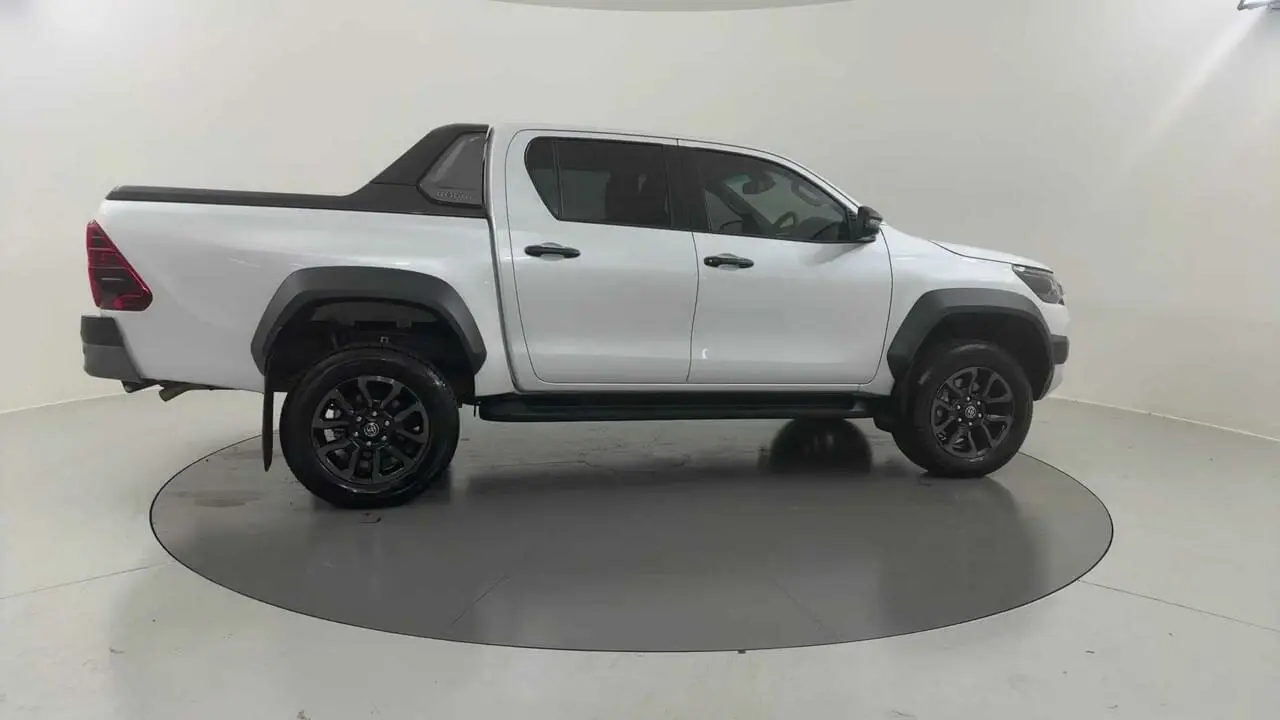 2023 Toyota Hilux Image 6