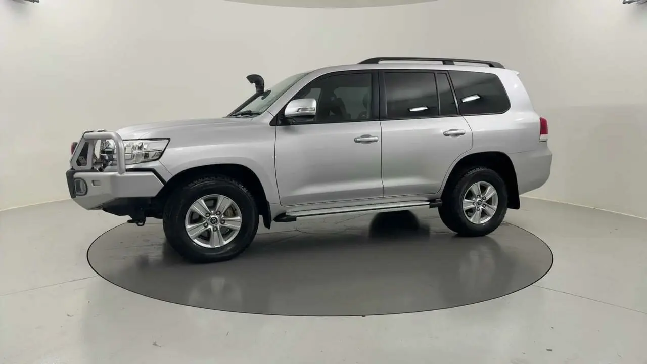 2019 Toyota Landcruiser Image 2