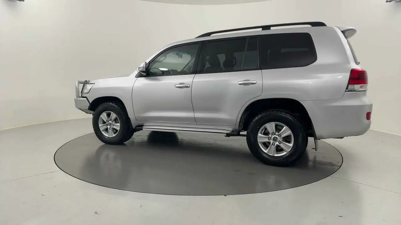 2019 Toyota Landcruiser Image 3