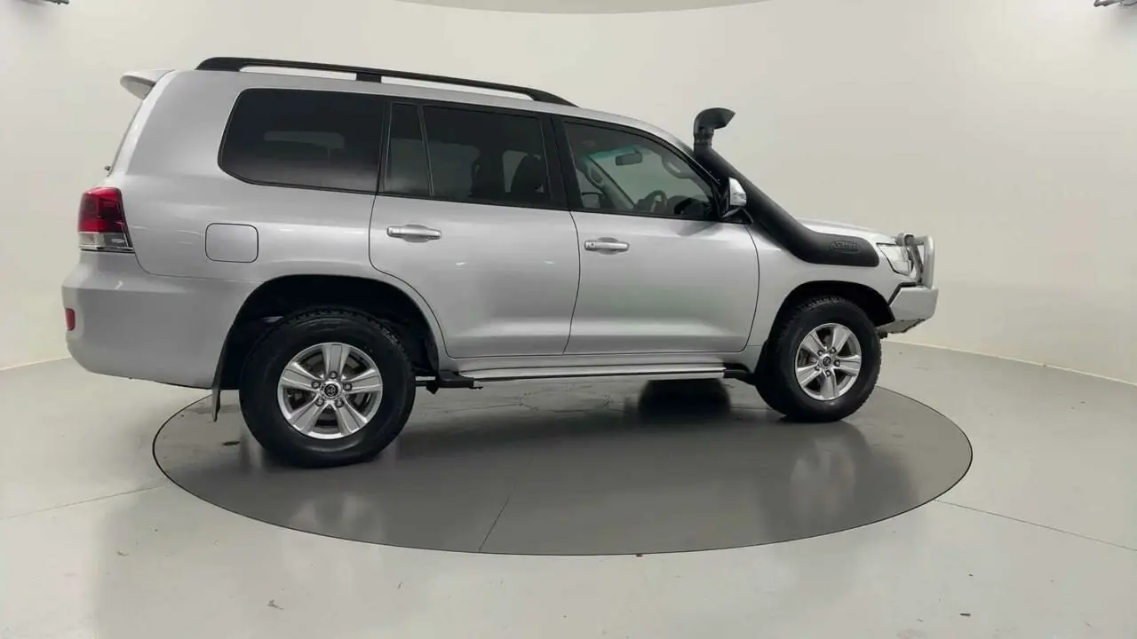 2019 Toyota Landcruiser Image 6