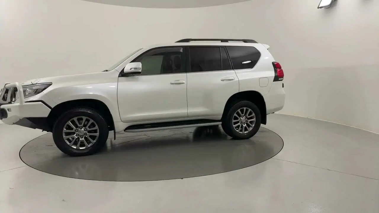 2019 Toyota Landcruiser Prado Image 2