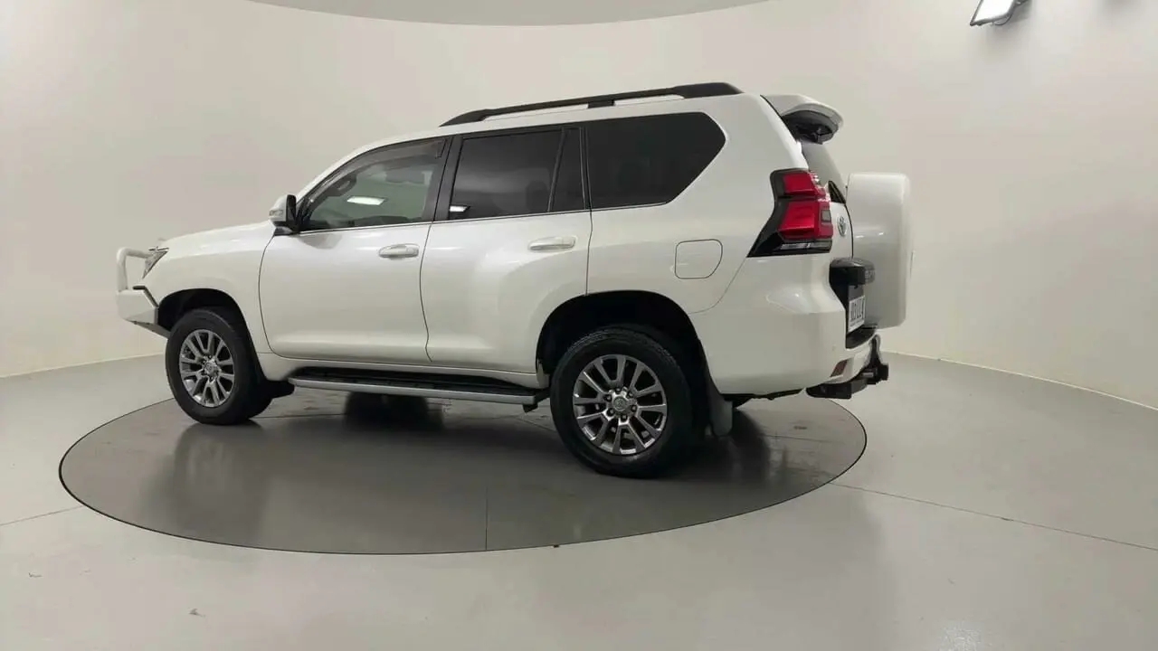 2019 Toyota Landcruiser Prado Image 3