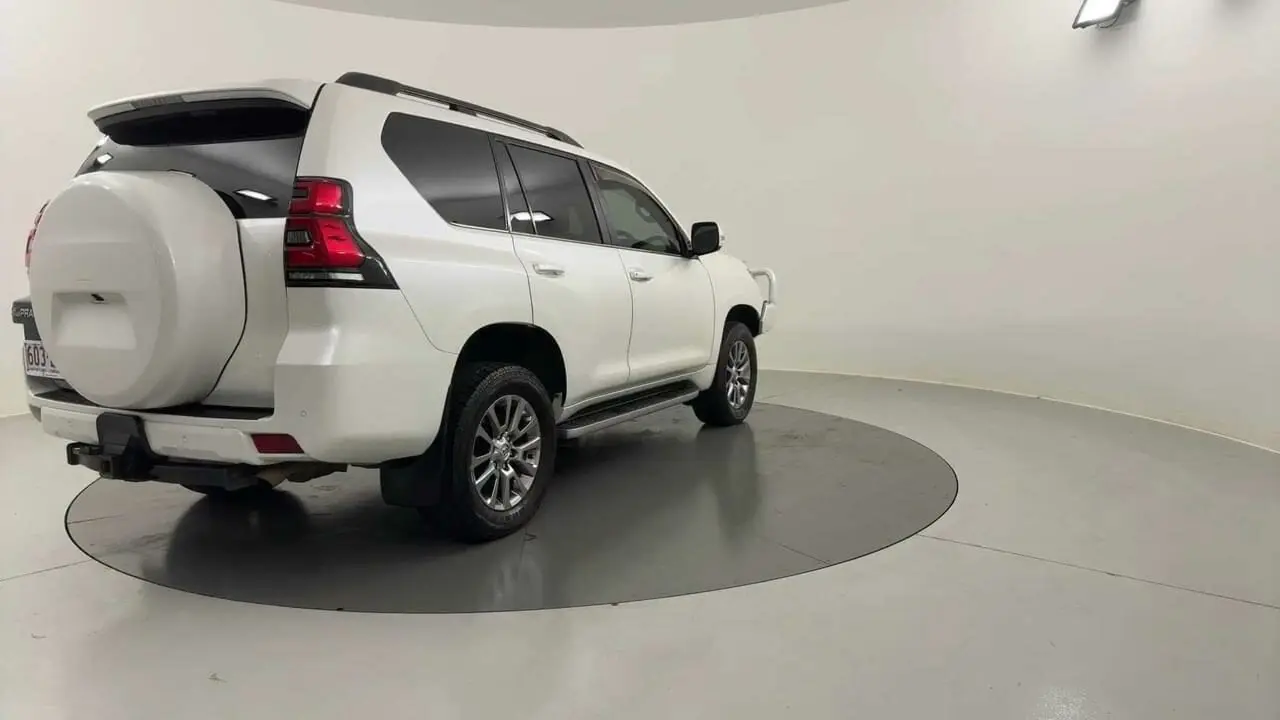 2019 Toyota Landcruiser Prado Image 4