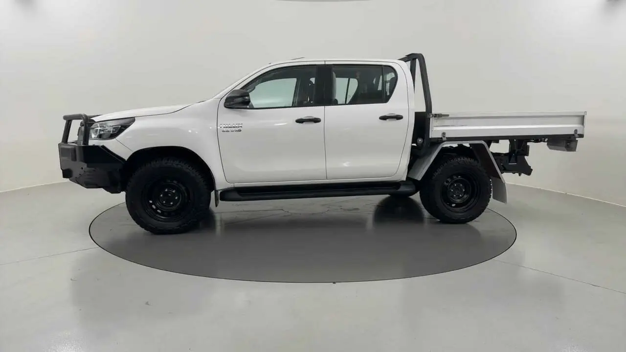 2021 Toyota Hilux Gallery Image 2