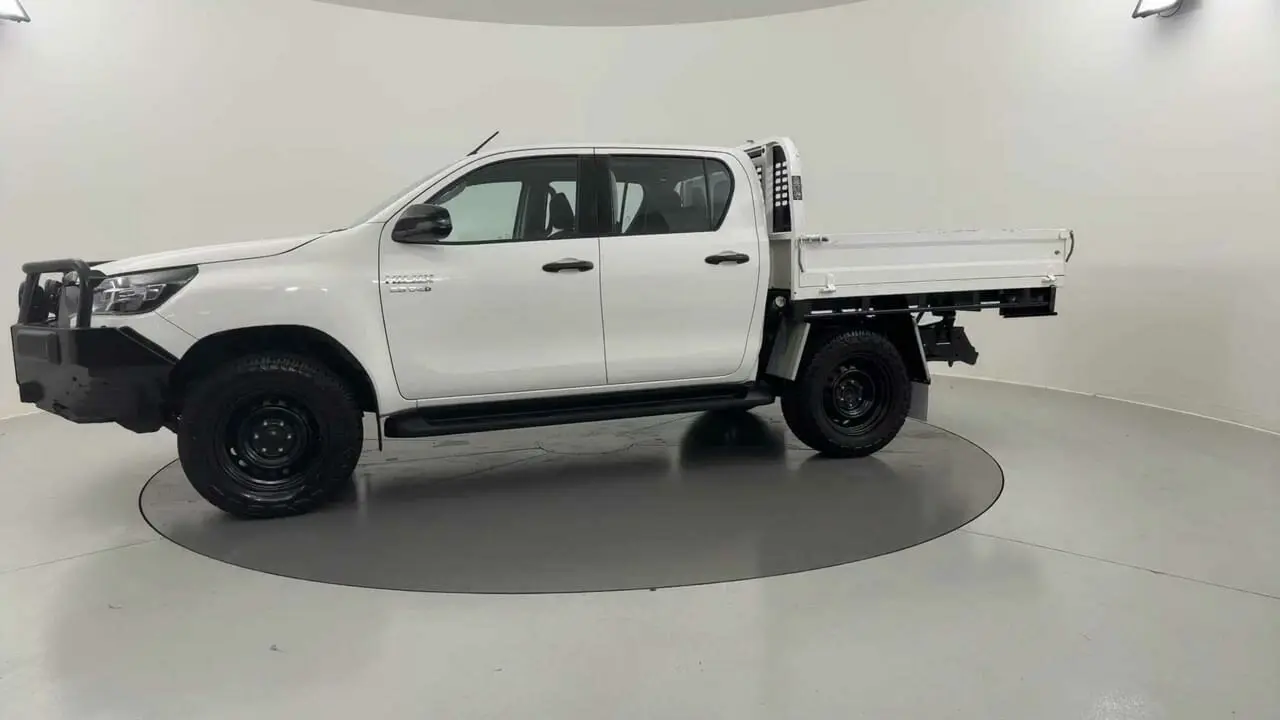 2021 Toyota Hilux Image 2